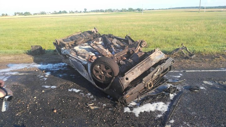 Под Вороново автомобиль перевернулся и сгорел