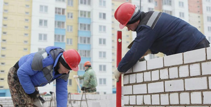 В Беларуси с 1 января на 30% вырастут зарплаты строителей