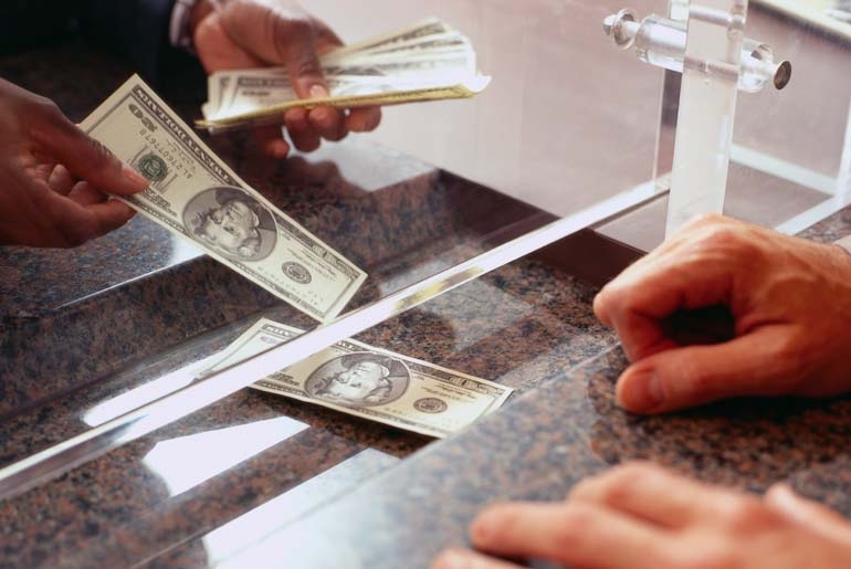В 2018 году белорусы продали валюты больше, чем купили