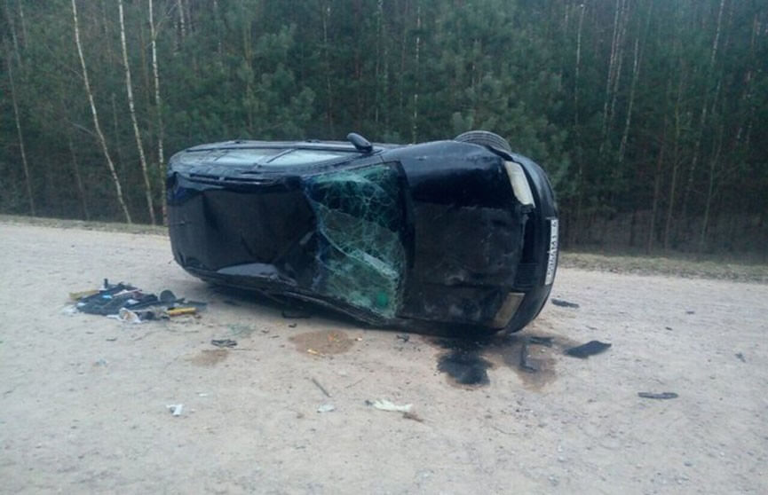 В Лидском районе автомобиль несколько раз перевернулся,пассажирка вылетела из салона