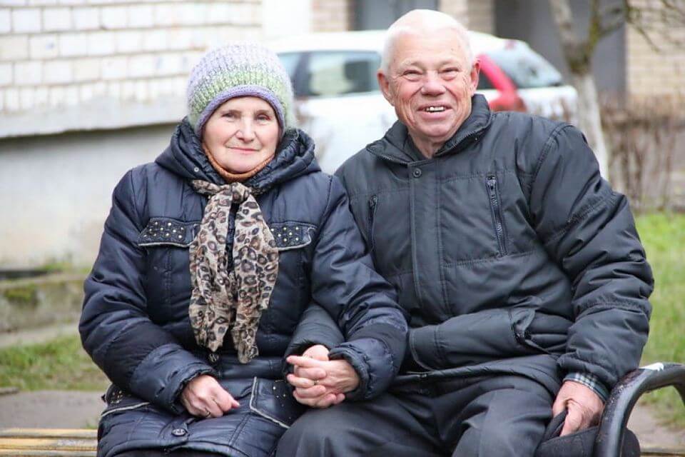 В Лиде обвенчали 82-летнего жениха и 77-летнюю невесту